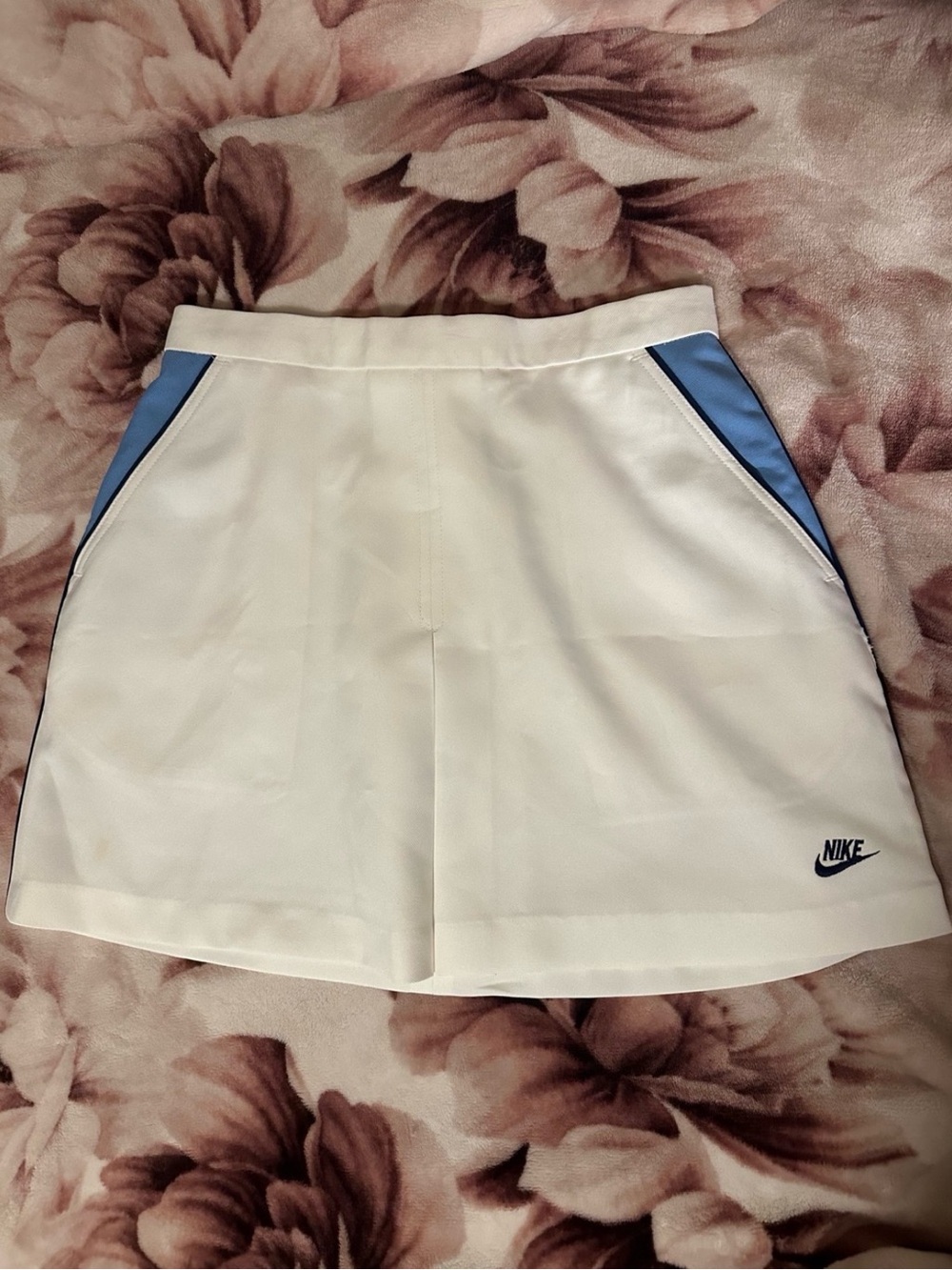 Nike White Vintage Sports skirt with Blue Accent pockets (80’s/90’s)